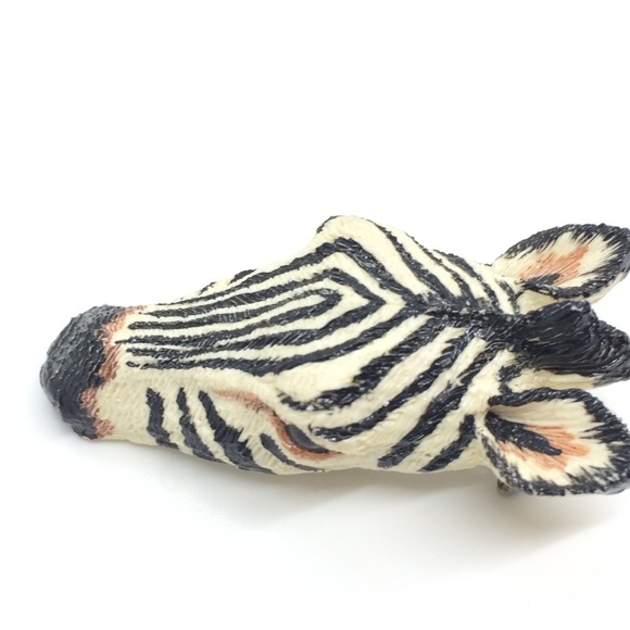 VINTAGE LARGE ZEBRA HEAD HANDCRAFTED SIGNED PLASTIC BROOCH 80S STATEMENT SAFARI - Picture 15 of 15